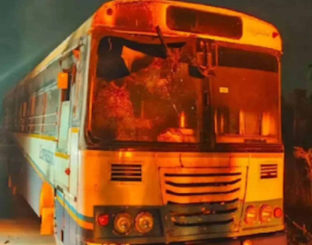 Maoists set passenger buses on fire 