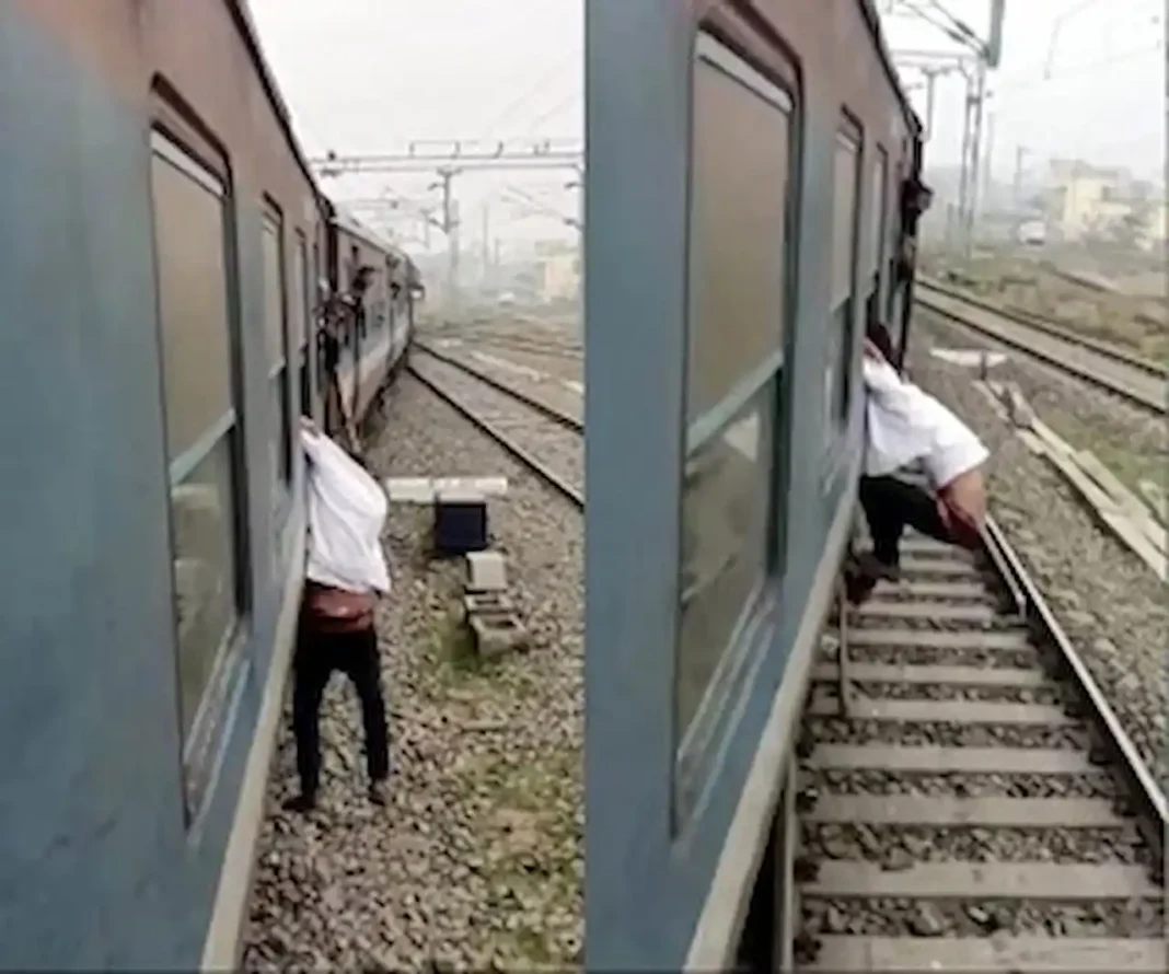 Slap thief in moving train