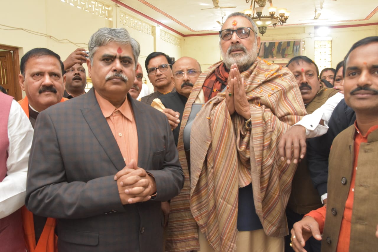 Union Minister Giriraj Singh offers prayers at Ram Temple in Balconaga