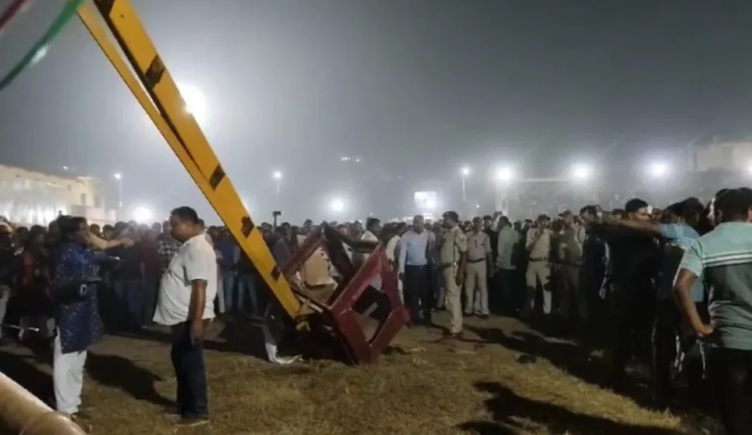 sky lift crane fell 