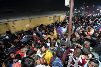 stampede at delhi railway station