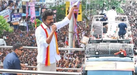 Stampede at Vijay's election rally