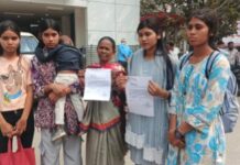 प्राकृतिक आपदा में मां की मौत के बाद 4 बहने हुई अनाथ, बेरहम सिस्टम का दंश झेल रही इन बहनों ने कलेक्टर से लगाई गुहार