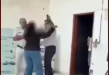 Maruti Showroom CEO Arrested : मारुती शोरूम मे हंगामा, महिला कर्मचारी ने CEO पर फ़ेंकी स्याही और मारी थप्पड़, छेड़छाड़ का लगा आरोप CEO गिरफ्तार देखें वीडियो Maruti Showroom CEO Arrested